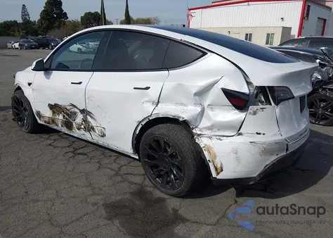 2022 Tesla Model Y Long Range Dual Motor All-Wheel Drive z USA, uszkodzony, nr VIN 7SAYGDEE7NF458253